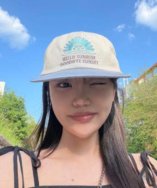 HELLO SUNRISE(ハローサンライズ)の「90s Logo 6Panel Cap_Light Gray & Charcoal(キャップ・レディース・チャコールグレー・OS)」の6枚目の写真