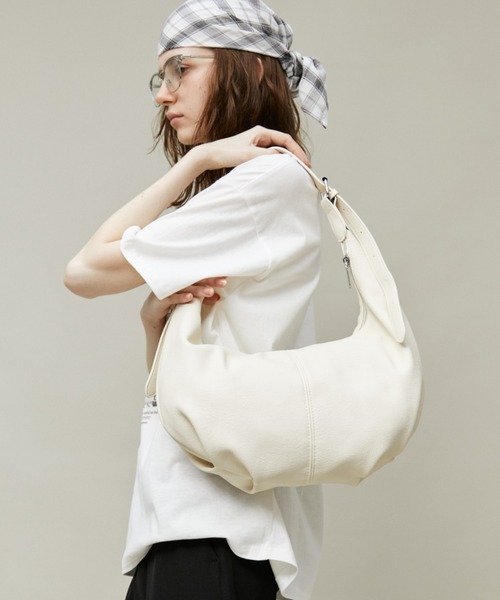 Auntie Rosa Holiday(アンティローザホリデー)の「ソフトレザーワンハンドルショルダーバック/2WAY(ショルダーバッグ・レディース・アイボリー/ブラウン/ブラック・FREE)」の20枚目の写真
