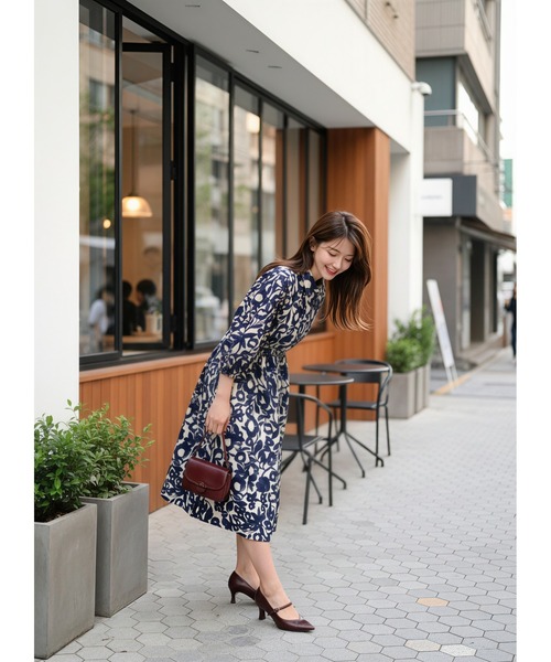 Sew loop(ソーループ)の「綿100%フラワープリントワンピース(シャツワンピース・レディース・ネイビー・M)」の3枚目の写真