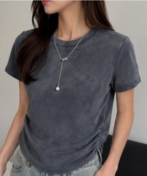 サイドシャーリングで美シルエット!トレンド感漂うショート丈トップス