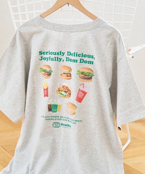 coen(コーエン)の「【DOMDOM(ドムドム)×coen】アソートロゴプリントユニTシャツ(WEB限定サイズあり)(Tシャツ/カットソー・レディース・レッド/ナチュラル/ライトグレー/オフホワイト/その他1/その他2/ダークグレー/その他3・M/XL/L)」の1枚目の写真