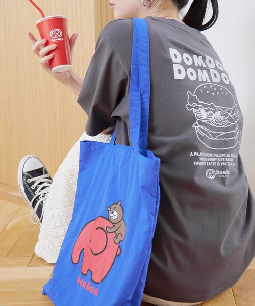 coen(コーエン)の「【DOMDOM(ドムドム)×coen】アソートロゴプリントユニTシャツ(WEB限定サイズあり)(Tシャツ/カットソー・レディース・レッド/ナチュラル/ライトグレー/オフホワイト/その他1/その他2/ダークグレー/その他3・M/XL/L)」の3枚目の写真