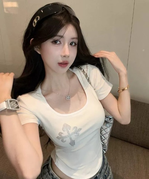 SHEPP(シープ)の「ラインストーン クロスプリント タイトフィット 半袖Tシャツ(Tシャツ/カットソー・レディース・ホワイト/ブラック・S/M)」の8枚目の写真