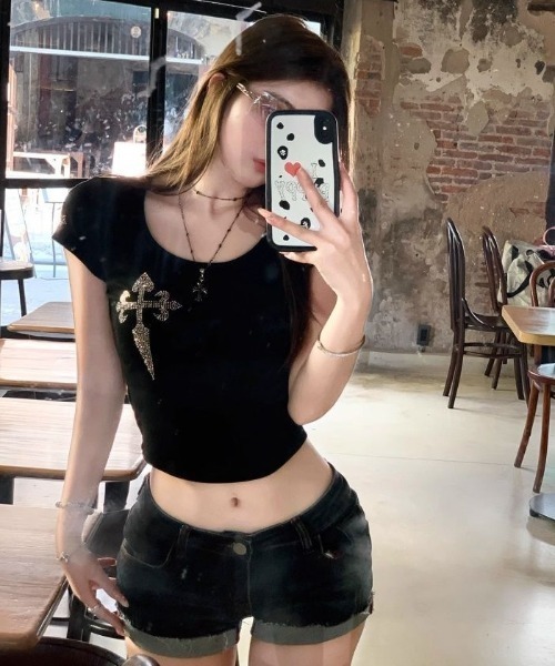 SHEPP(シープ)の「ラインストーン クロスプリント タイトフィット 半袖Tシャツ(Tシャツ/カットソー・レディース・ホワイト/ブラック・S/M)」の10枚目の写真