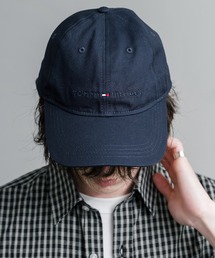 TOMMY HILFIGER（トミーヒルフィガー）の「TOMMY HILFIGER トミーヒルフィガー Am Tonal Hilfiger Logo Cap ワンポイントロゴ刺繍6パネルキャップ（キャップ）」