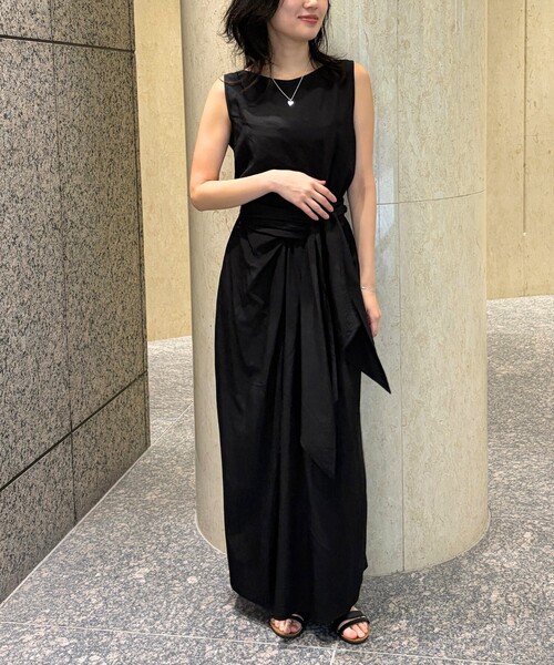 Rouge vif Anna(ルージュヴィフアンナ)の「ドレープノースリーブウエストリボンワンピース/ウエストゴム/夏服(ワンピース・レディース・ブラック/ライトグレー/ベージュ・36/38)」の2枚目の写真