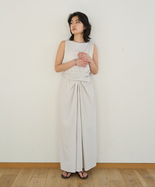 Rouge vif Anna(ルージュヴィフアンナ)の「ドレープノースリーブウエストリボンワンピース/ウエストゴム/夏服(ワンピース・レディース・ブラック/ライトグレー/ベージュ・36/38)」の13枚目の写真