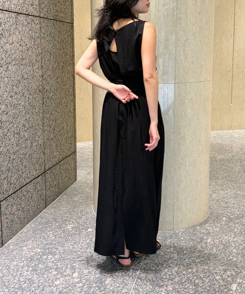 Rouge vif Anna(ルージュヴィフアンナ)の「【2サイズ展開】ドレープノースリーブウエストリボンワンピース/ウエストゴム/夏服(ワンピース・レディース・ブラック/ライトグレー/ベージュ・36/38)」の11枚目の写真