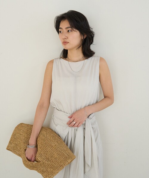 Rouge vif Anna(ルージュヴィフアンナ)の「【2サイズ展開】ドレープノースリーブウエストリボンワンピース/ウエストゴム/夏服(ワンピース・レディース・ブラック/ライトグレー/ベージュ・36/38)」の15枚目の写真