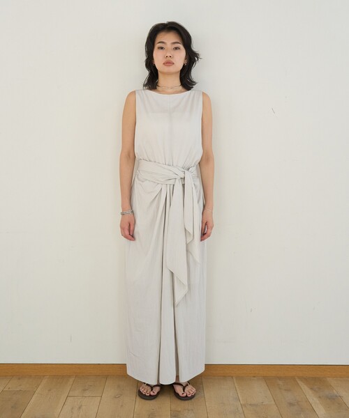 Rouge vif Anna(ルージュヴィフアンナ)の「【2サイズ展開】ドレープノースリーブウエストリボンワンピース/ウエストゴム/夏服(ワンピース・レディース・ブラック/ライトグレー/ベージュ・36/38)」の22枚目の写真
