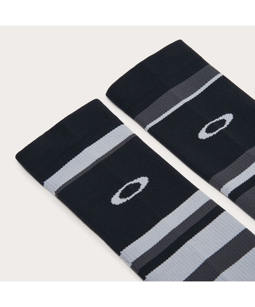 OAKLEY(オークリー)の「オークリー STRIKING SOCK 24.0/靴下/スポーツ・トレーニング/OAKLEY(ソックス/靴下・メンズ・ブラック系その他・27-29/25-27)」の2枚目の写真