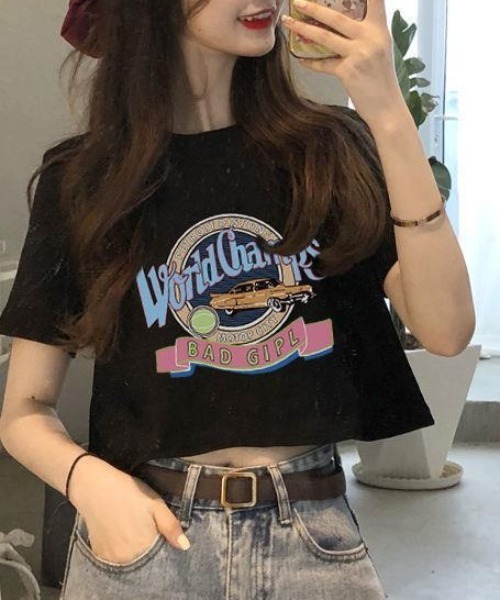 Emilie（エミリー）の「ヴィンテージロゴプリントクロップド丈Tシャツ（Tシャツ/カットソー・レディース・ブラック/ホワイト・FREE）」の2枚目の写真