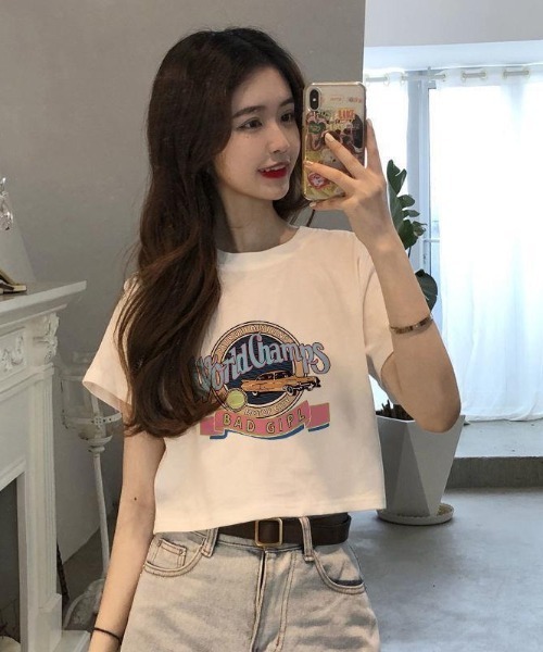 Emilie（エミリー）の「ヴィンテージロゴプリントクロップド丈Tシャツ（Tシャツ/カットソー・レディース・ブラック/ホワイト・FREE）」の4枚目の写真