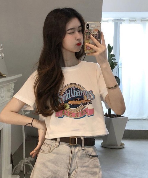 Emilie（エミリー）の「ヴィンテージロゴプリントクロップド丈Tシャツ（Tシャツ/カットソー・レディース・ブラック/ホワイト・FREE）」の6枚目の写真