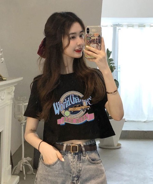 Emilie（エミリー）の「ヴィンテージロゴプリントクロップド丈Tシャツ（Tシャツ/カットソー・レディース・ブラック/ホワイト・FREE）」の8枚目の写真
