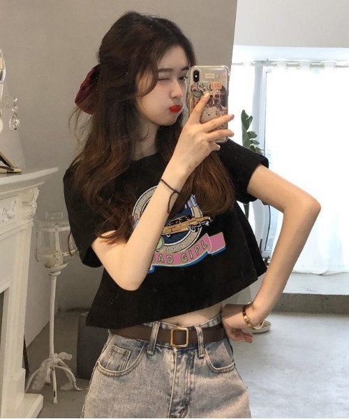 Emilie（エミリー）の「ヴィンテージロゴプリントクロップド丈Tシャツ（Tシャツ/カットソー・レディース・ブラック/ホワイト・FREE）」の9枚目の写真