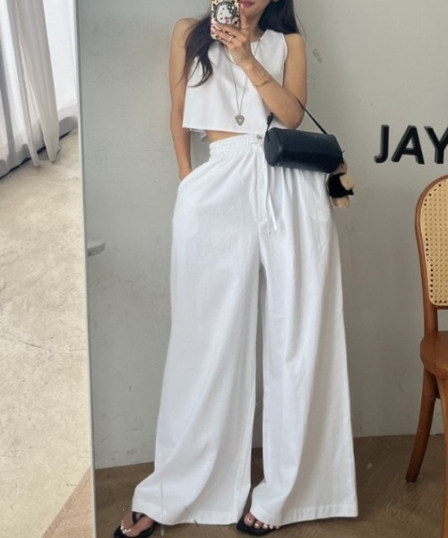 YUGA(ユーガ)の「YUGA_YGMC Korean-style Back-button cropped top + wide-leg pants set(つなぎ/オールインワン・レディース・ホワイト/インディゴブルー/ライトブルー・FREE)」の1枚目の写真