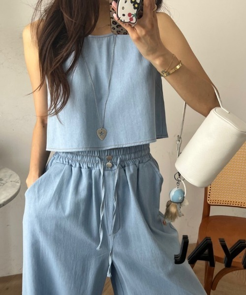 YUGA(ユーガ)の「YUGA_YGMC Korean-style Back-button cropped top + wide-leg pants set(つなぎ/オールインワン・レディース・ホワイト/インディゴブルー/ライトブルー・FREE)」の2枚目の写真