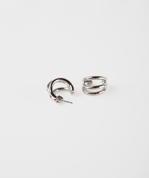 MIMILINE(ミミライン)の「変形ループピアス/サージカルステンレス(ピアス(両耳用)・レディース・シルバー/ピンクゴールド・FREE)」の8枚目の写真