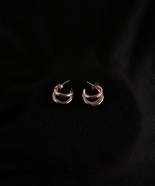 MIMILINE(ミミライン)の「変形ループピアス/サージカルステンレス(ピアス(両耳用)・レディース・シルバー/ピンクゴールド・FREE)」の7枚目の写真