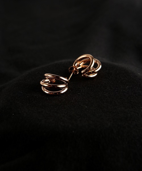 MIMILINE(ミミライン)の「変形ループピアス/サージカルステンレス(ピアス(両耳用)・レディース・シルバー/ピンクゴールド・FREE)」の3枚目の写真