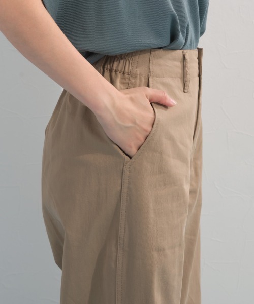 OMNES(オムネス)の「カラーチノパンツ(チノパンツ・レディース・カーキ/イエロー/ベージュ/ネイビー・LARGE/MEDIUM)」の22枚目の写真