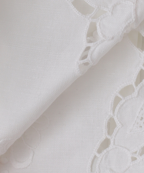 IENA(イエナ)の「Heriter/エリテ cutwork bustier シャツ H0-00-3085(シャツ/ブラウス・レディース・ブラック/ホワイト・FREE)」の8枚目の写真