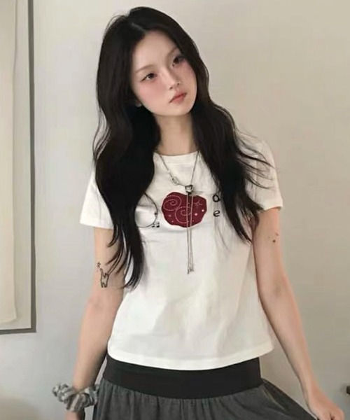 AVYL(アヴィル)の「刺繍コンパクトTシャツ(Tシャツ/カットソー・レディース・ホワイト・M)」の1枚目の写真