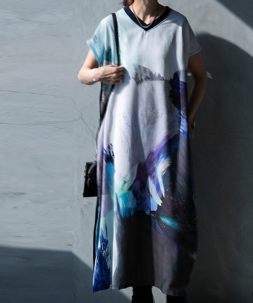 antiqua(アンティカ)の「フレンチスリーブ Aライン アートプリント ワンピース(ワンピース・レディース・ブルー・ONESIZE)」の4枚目の写真