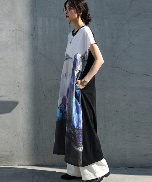 antiqua(アンティカ)の「フレンチスリーブ Aライン アートプリント ワンピース(ワンピース・レディース・ブルー・ONESIZE)」の6枚目の写真