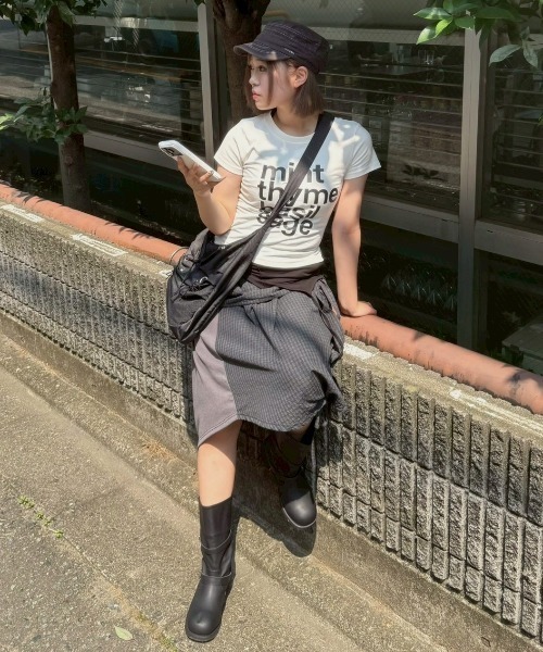 Never mind the XU / Chikashitsu+（ネバーマインド ザ エックスユー / チカシツプラス）の「【YEOMIM x Miseki seoul】Messy bag / 【ヨミム×ミセキソウル】アイレットリボンストライプショルダーバッグ（ショルダーバッグ・レディース・ブラウン/ネイビー・ONE SIZE）」の10枚目の写真