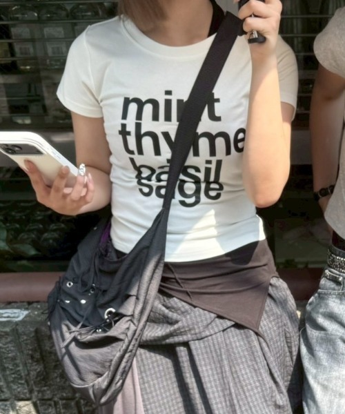 Never mind the XU / Chikashitsu+（ネバーマインド ザ エックスユー / チカシツプラス）の「【YEOMIM x Miseki seoul】Messy bag / 【ヨミム×ミセキソウル】アイレットリボンストライプショルダーバッグ（ショルダーバッグ・レディース・ブラウン/ネイビー・ONE SIZE）」の9枚目の写真