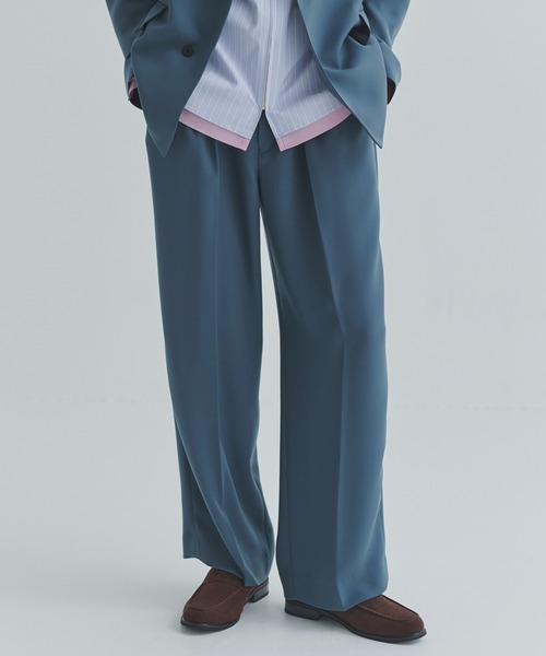 CULLNI(クルニ)の「Double Satin Decorative 3Tuck Wide Pants(スラックス・メンズ・ブルー/グリーン/ブラック/アッシュブラウン・2/1)」の3枚目の写真