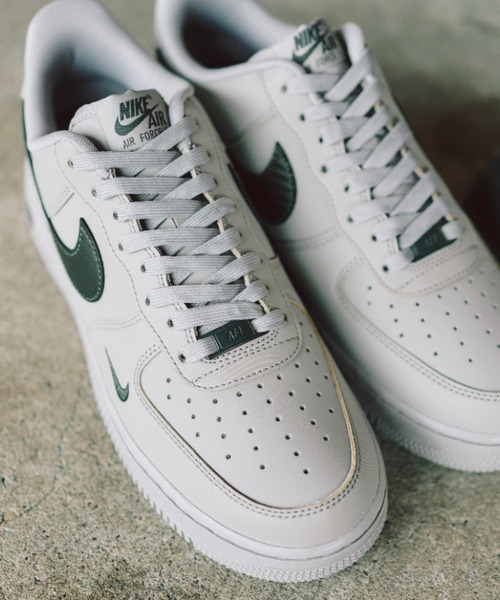 NIKE(ナイキ)の「AIR FORCE 1 '07 IV5732-002(スニーカー・メンズ・グレー・24.5cm/25.5cm/26.5cm/27.5cm/28.5cm/30.0cm/24.0cm/25.0cm/26.0cm/27.0cm/28.0cm/29.0cm)」の3枚目の写真