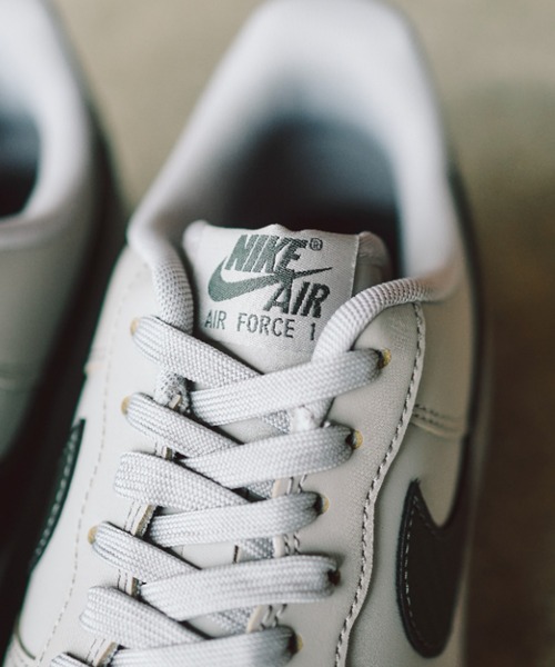NIKE(ナイキ)の「AIR FORCE 1 '07 IV5732-002(スニーカー・メンズ・グレー・24.5cm/25.5cm/26.5cm/27.5cm/28.5cm/30.0cm/24.0cm/25.0cm/26.0cm/27.0cm/28.0cm/29.0cm)」の6枚目の写真
