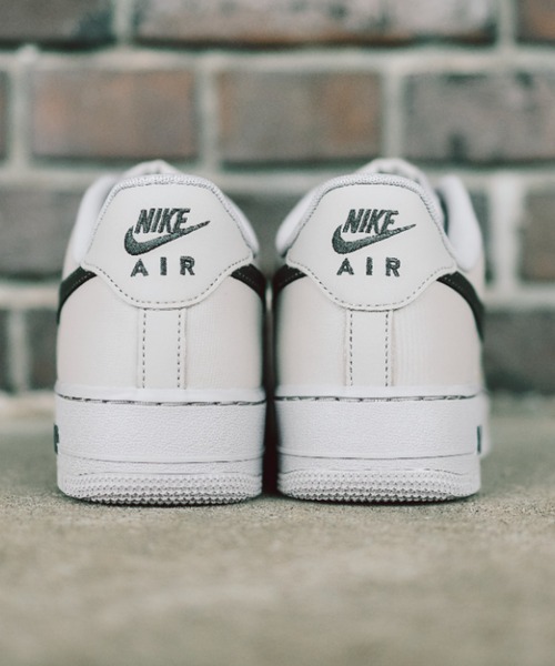 NIKE(ナイキ)の「AIR FORCE 1 '07 IV5732-002(スニーカー・メンズ・グレー・24.5cm/25.5cm/26.5cm/27.5cm/28.5cm/30.0cm/24.0cm/25.0cm/26.0cm/27.0cm/28.0cm/29.0cm)」の7枚目の写真