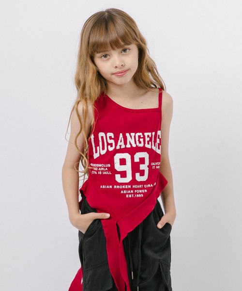 URBAN CHERRY(アーバンチェリー)の「フロントロゴプリントアシンメトリーフリルキャミ(キャミソール・キッズ・ホワイト/レッド・110cm/120cm/130cm/140cm/160cm)」の2枚目の写真