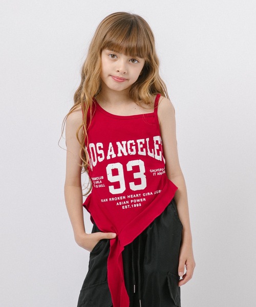 URBAN CHERRY(アーバンチェリー)の「フロントロゴプリントアシンメトリーフリルキャミ(キャミソール・キッズ・ホワイト/レッド・110cm/120cm/130cm/140cm/160cm)」の3枚目の写真