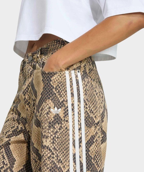 adidas(アディダス)の「スネークプリント デニム ルーズ パンツ / アディダスオリジナルス adidas Originals(その他パンツ・レディース・ベージュ・24/30/25/30/26/30/27/30/28/30/29/30/30W 30L/31W 30L/32W 30L)」の3枚目の写真