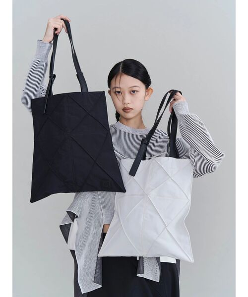 UN3D.(アンスリード)の「ORIGAMI BLOCK TOTE / オリガミブロックトート(トートバッグ・レディース・ホワイト/ブラック・FREE)」の1枚目の写真