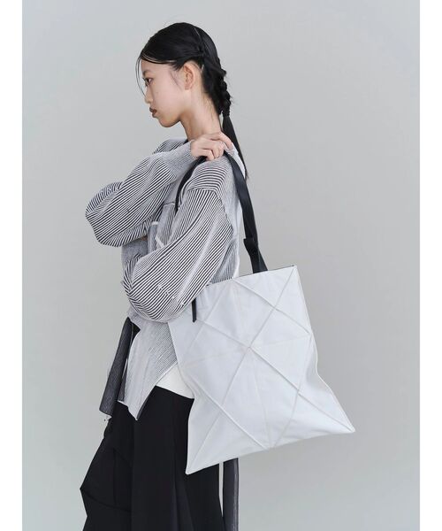 UN3D.(アンスリード)の「ORIGAMI BLOCK TOTE / オリガミブロックトート(トートバッグ・レディース・ホワイト/ブラック・FREE)」の16枚目の写真