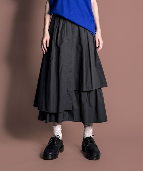 MAISON SELECT(メゾンセレクト)の「7E19 アシンメトリー レイヤードデザインスカート(スカート・レディース・チャコール/ブラック/ホワイト・FREE)」の1枚目の写真