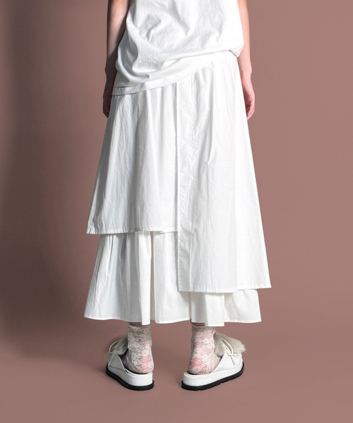 MAISON SELECT(メゾンセレクト)の「7E19 アシンメトリー レイヤードデザインスカート(スカート・レディース・チャコール/ブラック/ホワイト・FREE)」の10枚目の写真