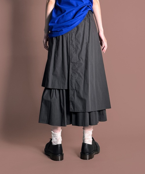 MAISON SELECT(メゾンセレクト)の「7E19 アシンメトリー レイヤードデザインスカート(スカート・レディース・チャコール/ブラック/ホワイト・FREE)」の6枚目の写真