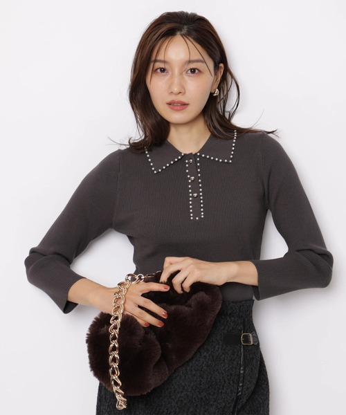JUSGLITTY(ジャスグリッティー)の「パールトリム衿付きニット(ニット/セーター・レディース・ブラック/チャコールグレー/オフホワイト・2)」の3枚目の写真
