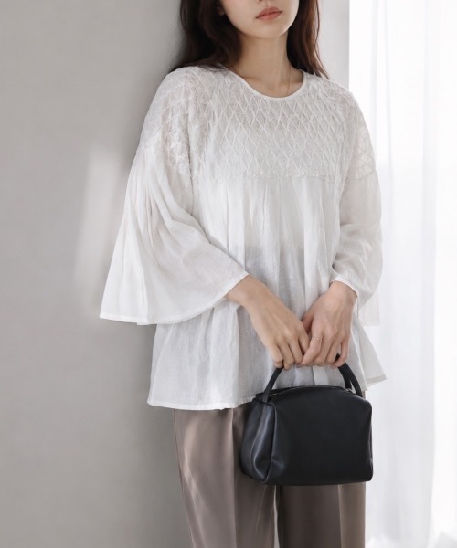 Muffiny(マフィニー)の「ボリュームスリーブブラウス【Indian Cotton】(シャツ/ブラウス・レディース・ブラック/オフホワイト/サーモンピンク/ライトブルー・MEDIUM)」の1枚目の写真