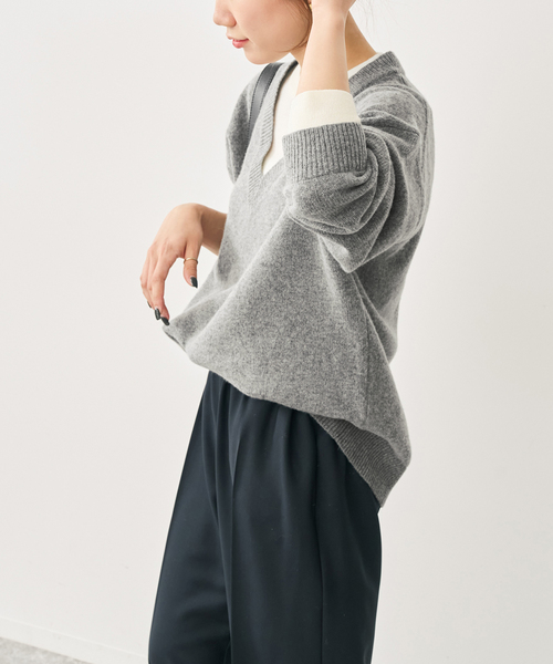 Spick & Span(スピックアンドスパン)の「レイヤード風Vネックプルオーバー(ニット/セーター・レディース・グレー/ベージュ系その他・FREE)」の8枚目の写真