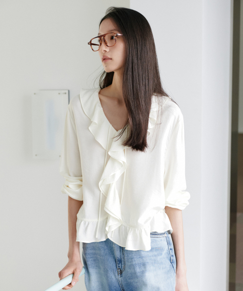 URAGO（ユラーゴ）の「Check frill blouse（シャツ/ブラウス・レディース・ブラック/アイボリー・FREE）」の3枚目の写真