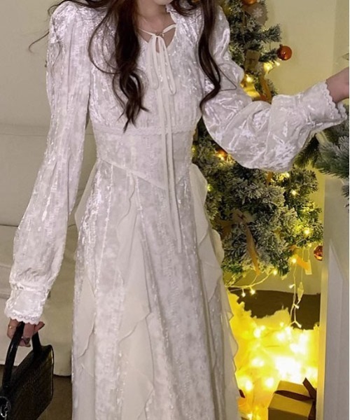 &soiree(アンドソワレ)の「レース切り替えリボンフレアワンピース(ワンピース・レディース・ホワイト・SMALL/MEDIUM/LARGE)」の4枚目の写真