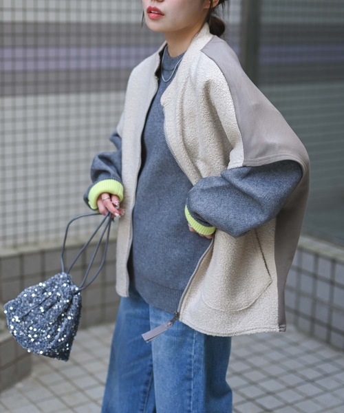 ベージュ